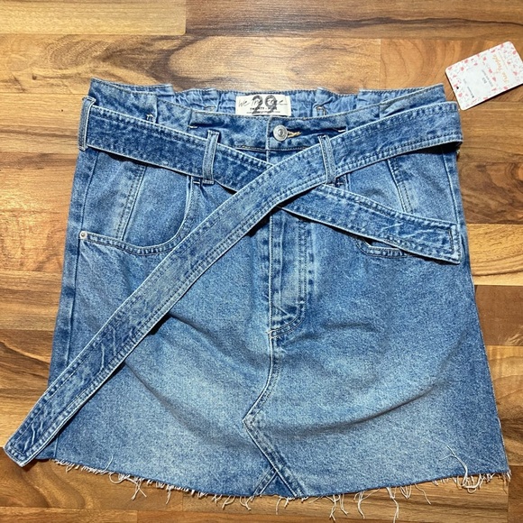 Free People East Of Eden Denim Mini Skirt Women's 29 Belted Paperbag Waist NWT - Picture 1 of 6